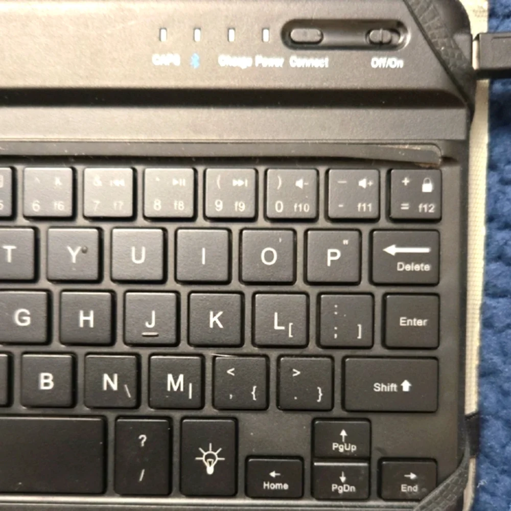 Edge Black Tablet Keyboard Rechargeable Bluetooth w /Case